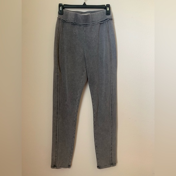Chelsea & Violet New leggings, pants, jogger’s - size Small - Picture 1 of 8